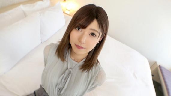 SIRO-4456 [First shot] [Beautiful receptionist with a gap] [With sincere service
