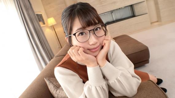SIRO-4822 [First shot] [Glasses girls] [Blow job with thick sticking] Excavation of a sensitive,