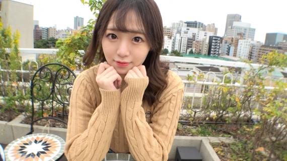 SIRO-5020 [Height 162 cm] A female college student with an outstanding style who