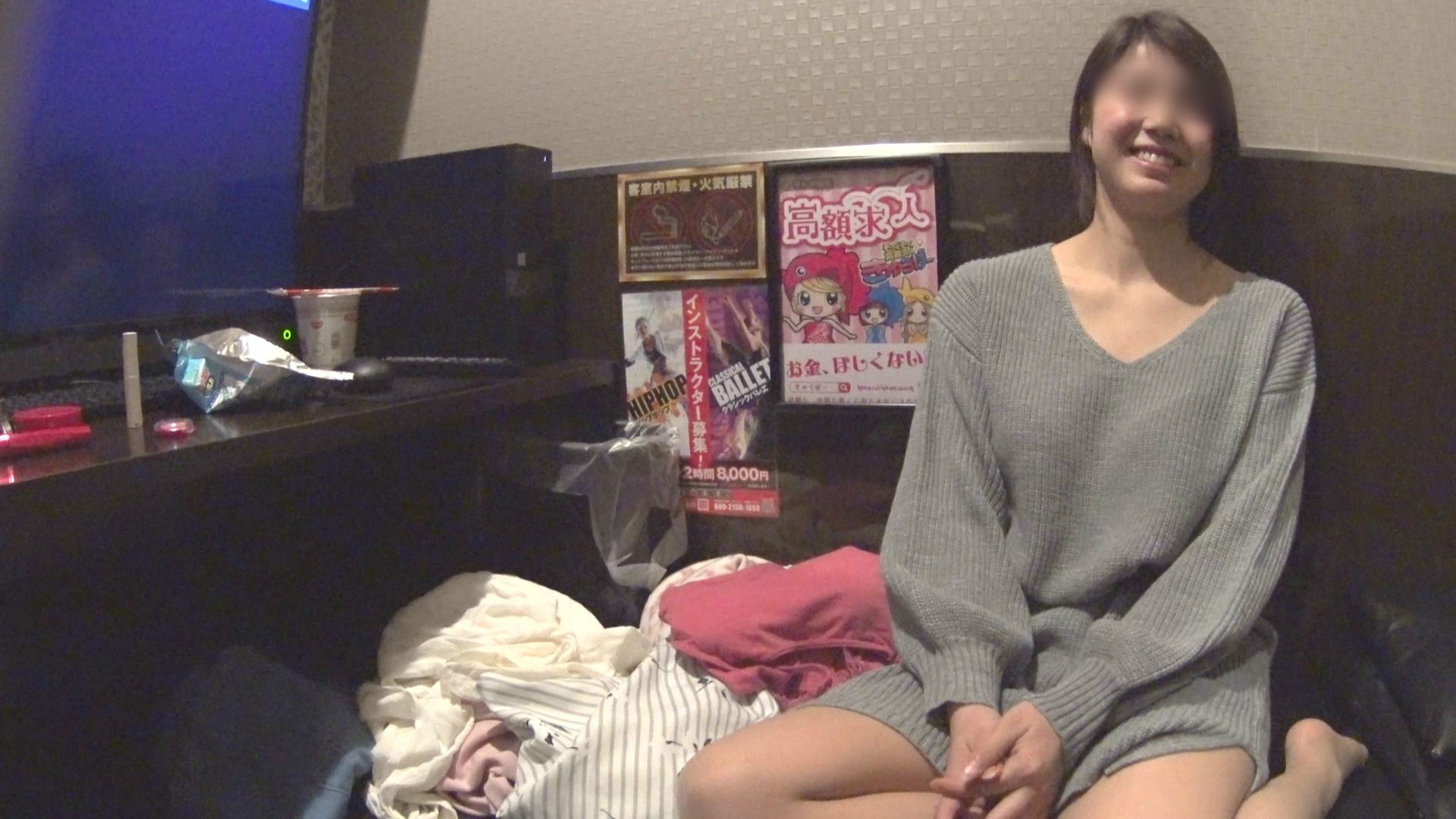 FC2 PPV 1088180 貧困女性・ネットカフェ難民の実態に迫る！ネカフェ在住のキャバ嬢にインタビューと偽ってエッチなことさせてもらった -  JAVXXX.Me